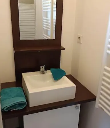 Apartman T2 Lumineux Et Parking